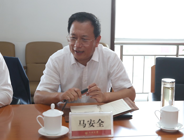北京大学新结构经济学研究中心主任林毅夫一行莅临澳门平台考察