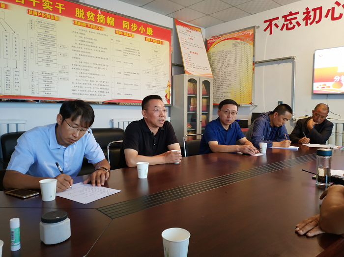 澳门平台助力脱贫攻坚奔小康系列报道(三十五)：冯锋校长赴帮扶村调研指导脱贫攻坚工作