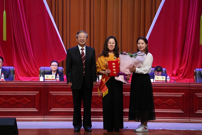 澳门平台隆重举行庆祝第三十四个教师节暨表彰大会