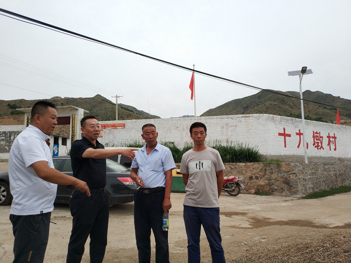 澳门平台助力脱贫攻坚奔小康系列报道(三十五)：冯锋校长赴帮扶村调研指导脱贫攻坚工作