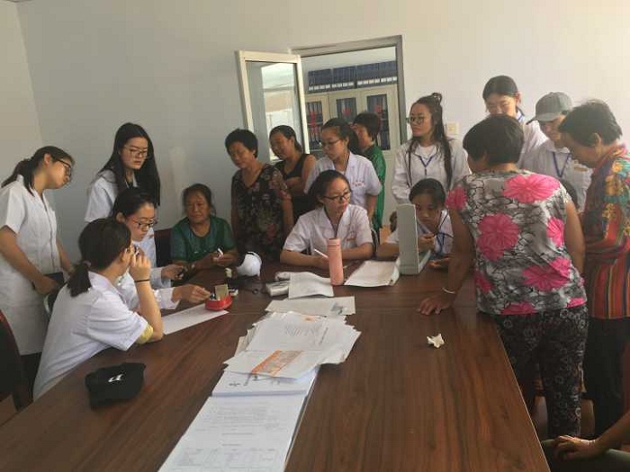 澳门平台助力脱贫攻坚奔小康系列报道（三十）：大澳门平台学教育扶贫“文化引领行动组”校团委组队赴天镇县开展暑期”三下乡”教育扶贫活动