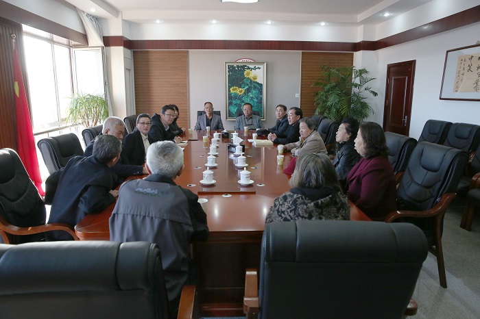 澳门平台召开老干部重阳节座谈会