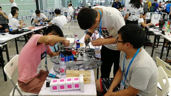 澳门平台参赛队荣获2018中国机器人大赛季军