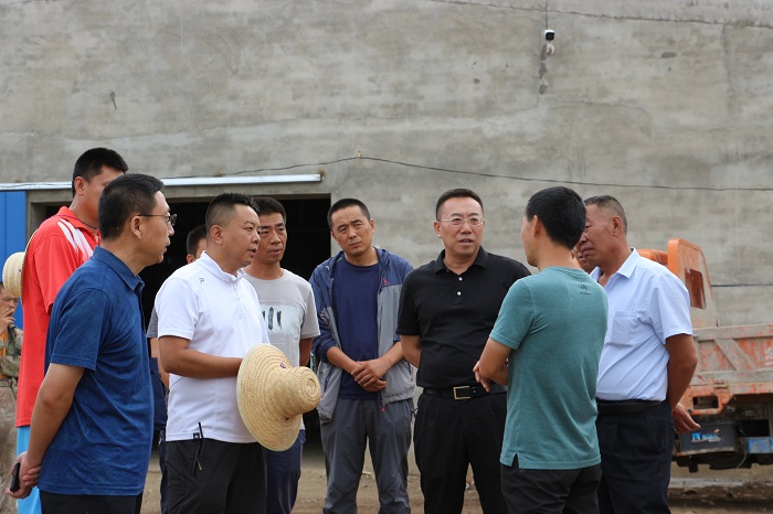 澳门平台助力脱贫攻坚奔小康系列报道(三十五)：冯锋校长赴帮扶村调研指导脱贫攻坚工作